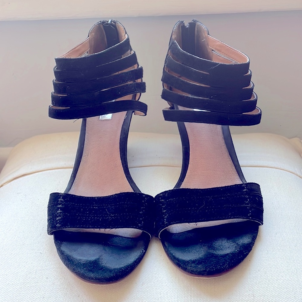 Strappy velvety sexy wedges!